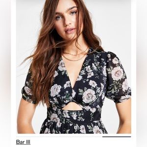 NWT Bar lll flowered dress. Open front. Slight ribbing   Balloon sleeves. Size M